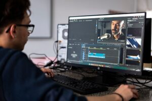 Comment l&rsquo;art de la suggestion se manifeste-t-il au cinéma ?